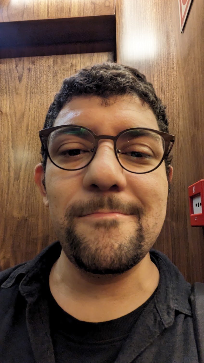 Il professor Folcarelli sorridente